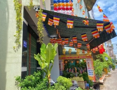 Bình Định: Lễ tắm Phật tại cửa hàng Phước Huy